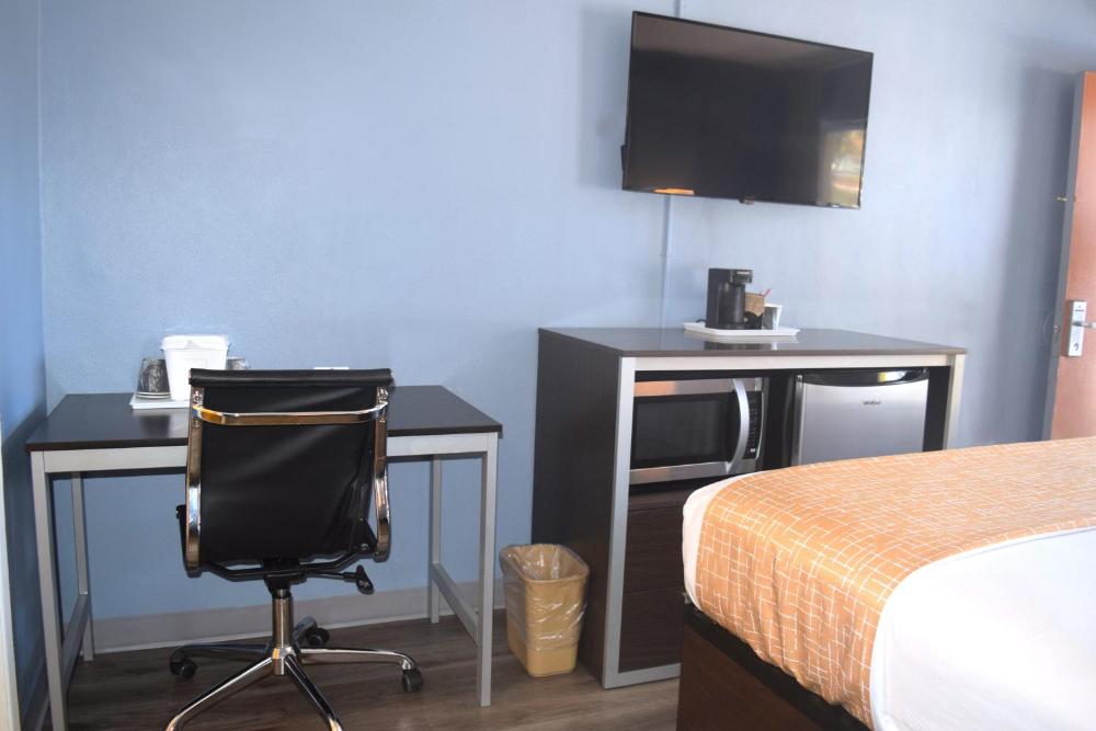 Superior King Room interior